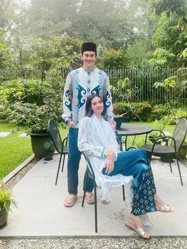 7 Potret Mesra Vino G Bastian dan Marsha Timothy, Kompak Pakai Baju Couple