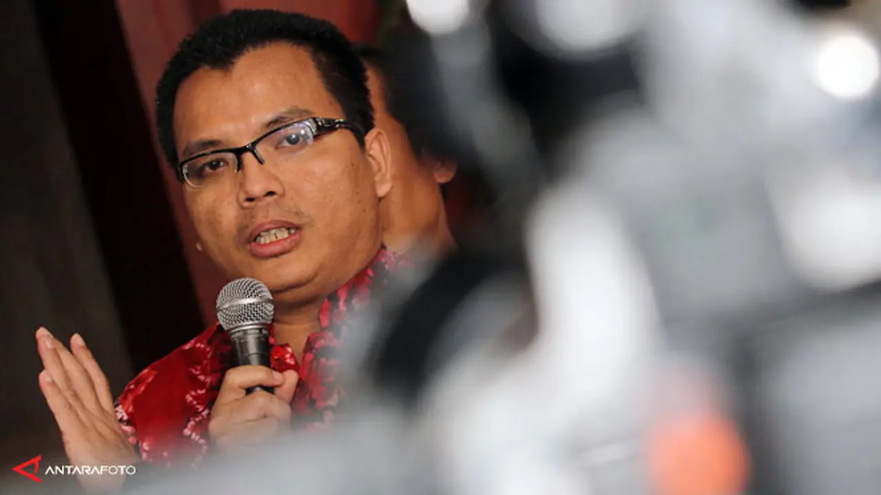 denny-indrayana130404c.jpg