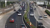 Suasana ruas Tol Jakarta Outer Ring Road (JORR) Ciledug, Jakarta, Senin (18/6). Nantinya, kendaraan golongan I dikenai tarif Rp 15.000 dari sebelumnya Rp 9.500. (Liputan6.com/Angga Yuniar)