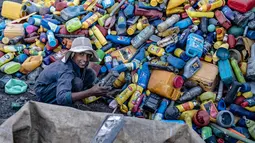 Perwakilan dari 175 negara berkumpul di Jenewa, Swiss, untuk mengikuti babak akhir perundingan Perserikatan Bangsa-Bangsa (PBB) yang bertujuan mengakhiri polusi plastik global. (Wakil KOHSAR/AFP)