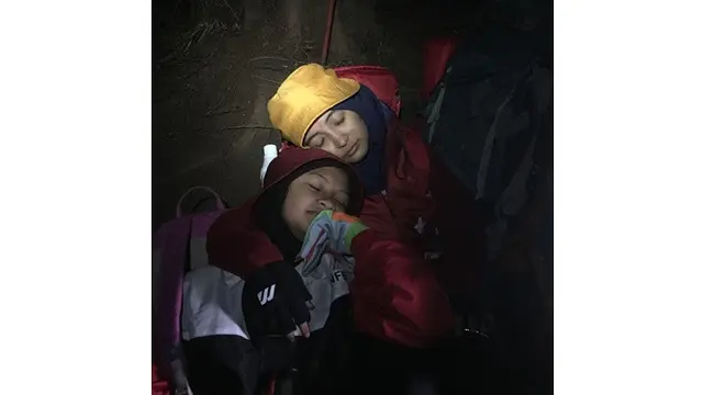 6 Potret Arafah Rianti Saat Naik Gunung, Seru Bersama Sahabat