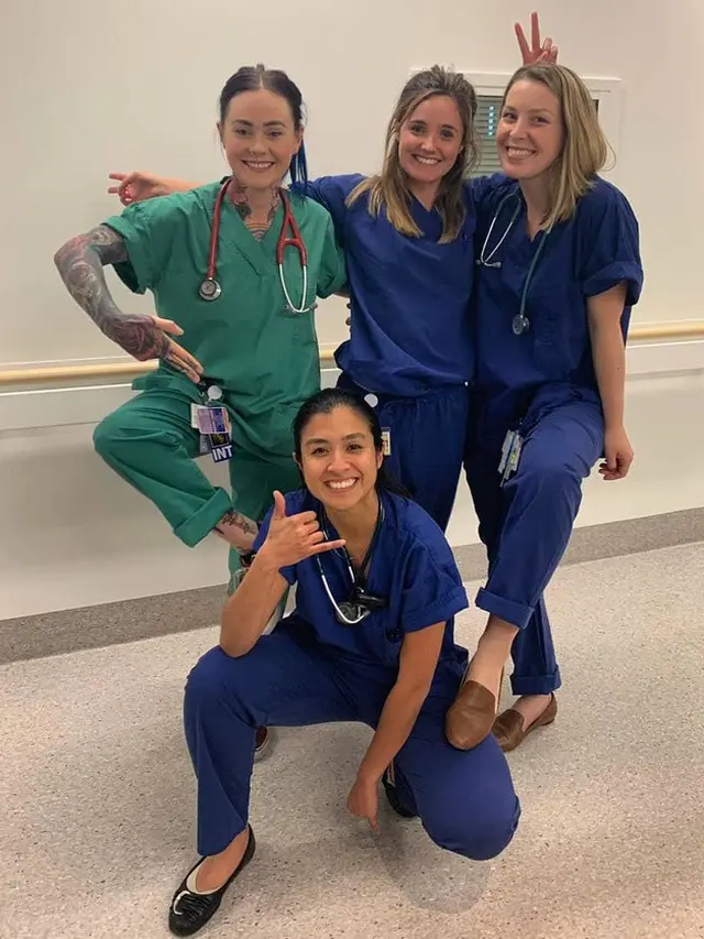Sarah Gray, seorang dokter dengan tato terbanyak.