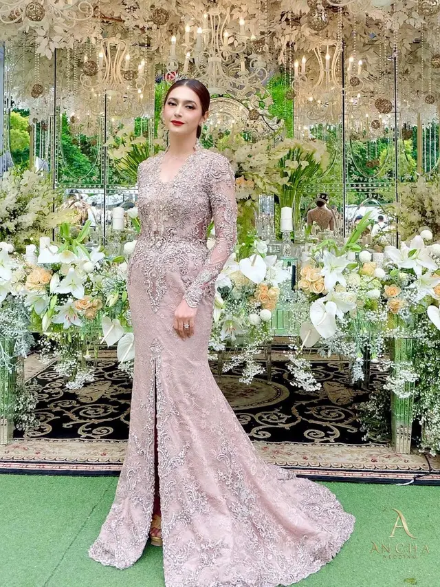 6 Potret Nabila Syakieb Pakai Kebaya, Tampil Memesona