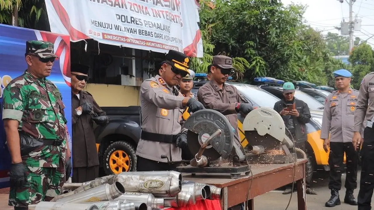 Pemusnahan knalpot brong di Pemalang. (Foto: Liputan6.com/Humas Polres Pemalang)