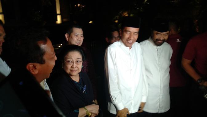Calon presiden petahana, Joko Widodo atau Jokowi, hari ini berkumpul dengan para ketua umum partai politik Koalisi Indonesia Kerja. (Liputan6.com/Putu Merta)