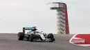 Pebalap Mercedes, Lewis Hamilton, jauh meninggalkan lawan-lawannya dalam balapan F1 GP Amerika Serikat di Sirkuit Americas, Austin, Senin (24/10/2016) dini hari WIB. (Reuters/Adrees Latif)