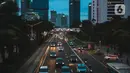 Kondisi lalu lintas di Jalan Jenderal Sudirman, Jakarta, Selasa (29/12/2020). Ruas jalan di Jakarta yang ditutup pada malam Tahun Baru di antaranya Jalan Jenderal Sudirman dan Jalan MH Thamrin. (Liputan6.com/Faizal Fanani)