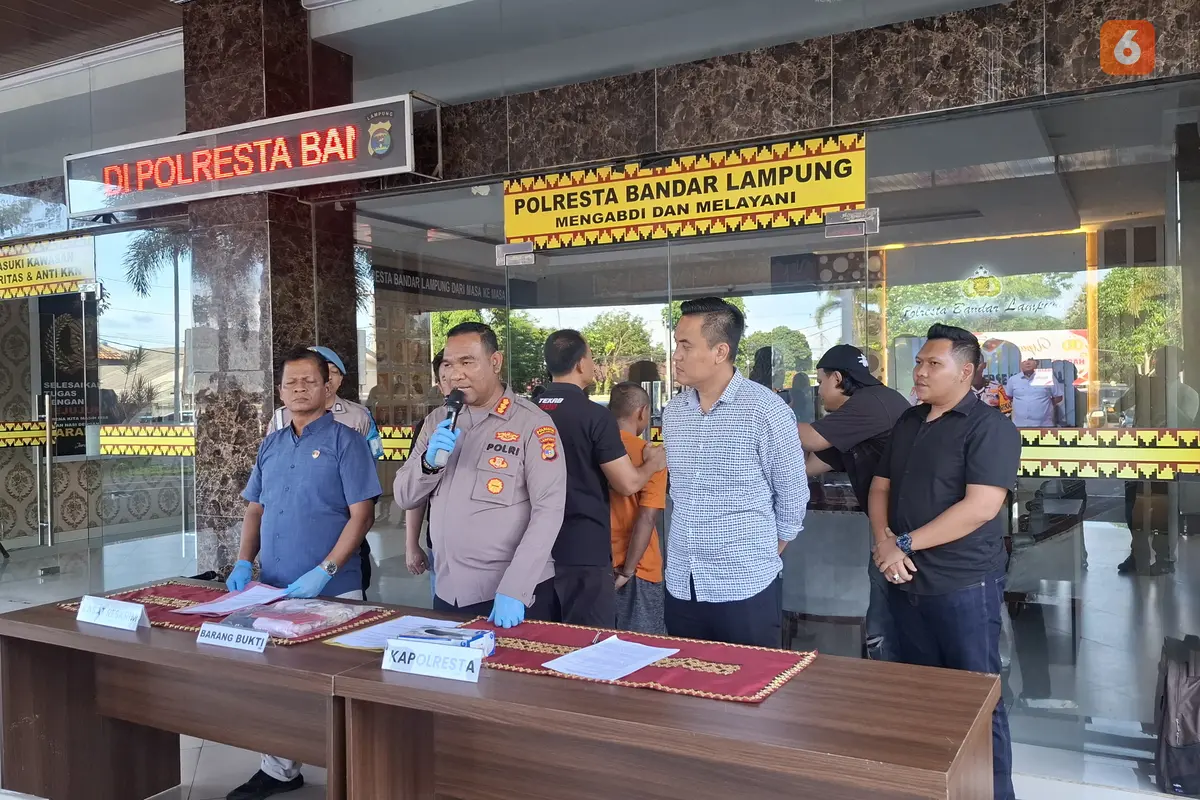 Kapolres Bandar Lampung, Kombes Pol. Alfret Jacob Tilukay jumpa pers pengungkapan kasus kekerasan seksual. Foto : (Liputan6.com/Ardi).