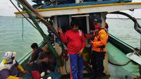 Tim SAR gabungan akhirnya menemukan Kapal Motor (KM) Putra Barokah SN yang sebelumnya dikabarkan hilang kontak di Perairan Indramayu pada Minggu (6/8/2022). (Foto: Dok. Basarnas)