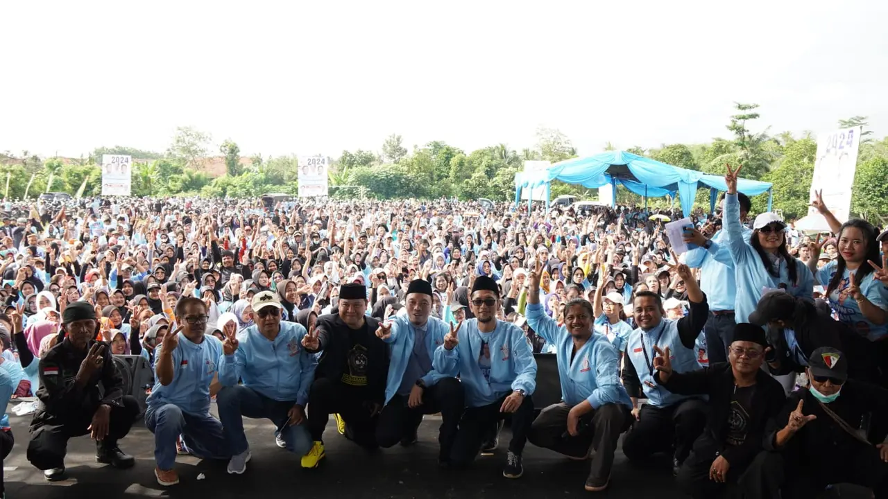 Relawan pasangan calon Prabowo Subianto dan Gibran Rakabuming Raka yang tergabung dalam Sahabat Bang Ara