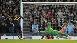 Laga berakhir imbang 1-1, Madrid menang adu penalti dengan skor 4-3. (AP Photo/Dave Shopland)