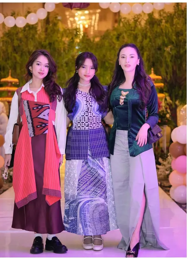 10 Potret Baju Pesta Artis Bertema Tradisional di Perayaan Ultah Ria Ricis dan Moana