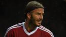 Kapten Great Britain & Ireland XI, David Beckham, tampil menghadapi World XI pada laga amal di Old Trafford, Inggris, Sabtu (14/11/2015) dini hari WIB. (AFP Photo/Paul Ellis)