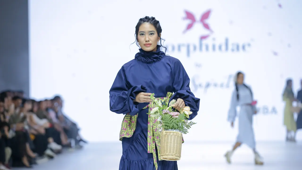 EMBA menggandeng Danjyo Hiyoji untuk menswear dan Tities Sapoetra untuk womenswear.