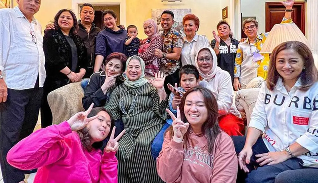 Akui CLBK, Ini 6 Potret Kedekatan Nathalie Holscher dan Mantan Pacarnya (Sumber: Instagram/nathalieholscher)