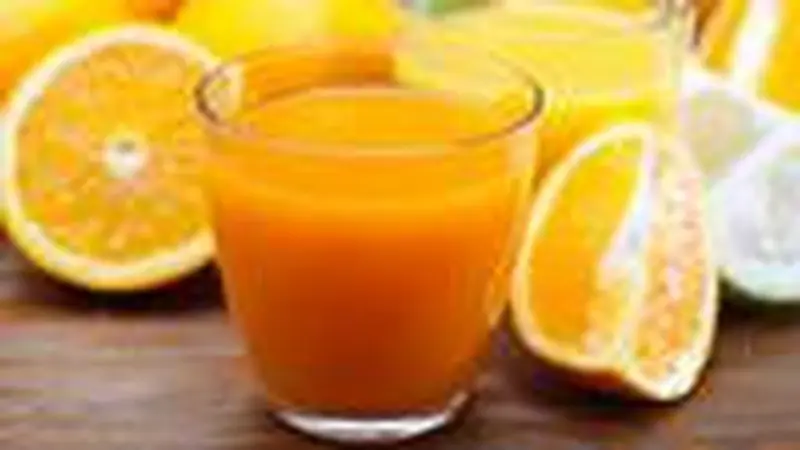 Jus jeruk yang kaya vitamin C sangat dianjurkan untuk menjaga kekebalan tubuh dari ancaman penyakit demam berdarah