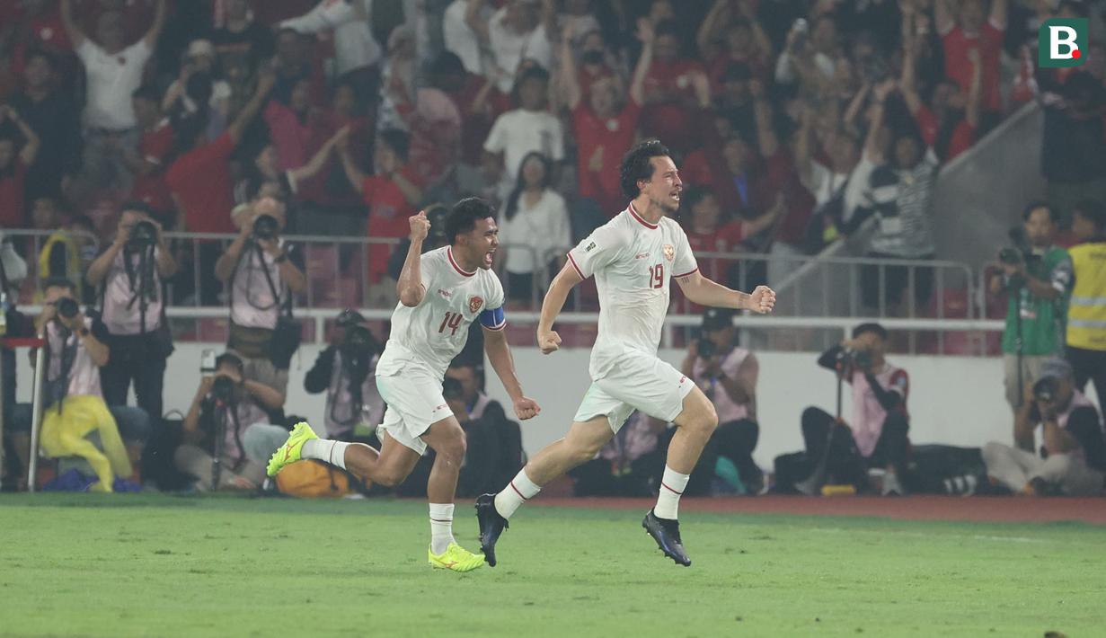 Timnas Indonesia membungkam Filipina 2-0 pada laga terakhir Grup F putaran kedua kualifikasi Piala Dunia 2026 Zona Asia di Stadion Utama Gelora Bung Karno (SUGBK) Senayan, Jakarta, Selasa (11/6/2024) lewat dua gol dari Thom Haye (32') dan Rizky Ridho (56'). Mengoleksi 10 poin di klasemen akhir dan tak mungkin lagi dikejar Vietnam, Thom Haye dkk finis di posisi runner-up Grup F dan memastikan melaju ke putaran ketiga bersama Irak sang pemuncak klasemen. Hasil ini juga memastikan pasukan Shin Tae-yong menggenggam satu tiket ke putaran final Piala Asia 2027. (Bola.com/M Iqbal Ichsan)