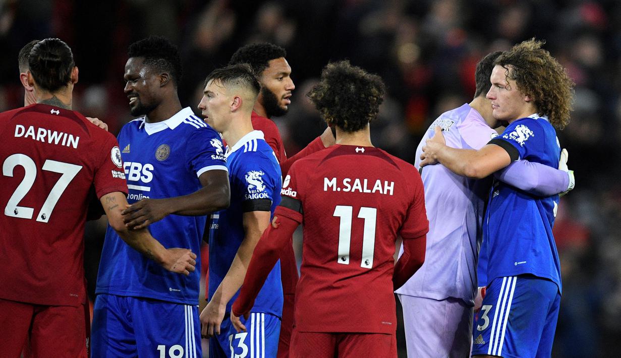 Dua gol bunuh diri dari Wout Faes benar-benar menjadi kado keberuntungan Liverpool menjelang pergantian tahun 2022. The Reds kini bertengger di posisi ke-6 klasemen Liga Inggris 2022/2023 dengan raihan 28 poin. (AFP/Oli Scarff)