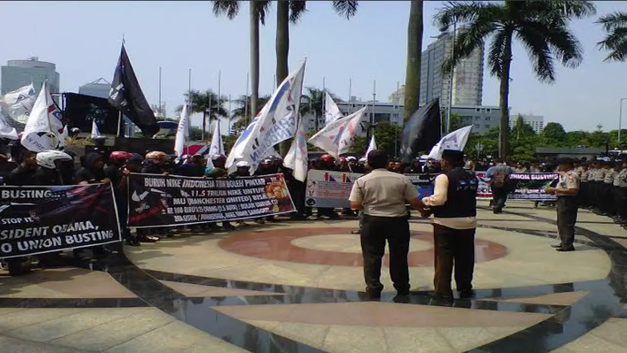 Aksi Buruh Nike di Depan BEI