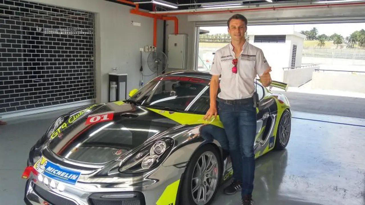 Earl Bamber, juara 24 Hours of Le Mans menjadi instruktur di Porsche Media Driving Academy 2017 (5/7/2017), Malaysia. (Photo:Amal)