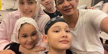 Bulan puasa kerap dimanfaatkan untuk lebih banyak berkumpul bersama keluarga. Begitu juga dengan Pasha Ungu dan Adelia Pasha. Pada bulan puasa ini, dimanfaatkan untuk banyak bersama keluarga. [Instagram/pashaungu_real01]