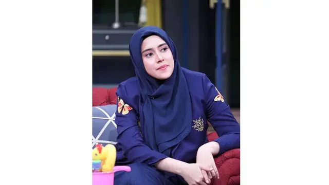 7 Pesona Fairuz A Rafiq, Mantan istri Galih Ginanjar yang Telah Miliki 2 Anak