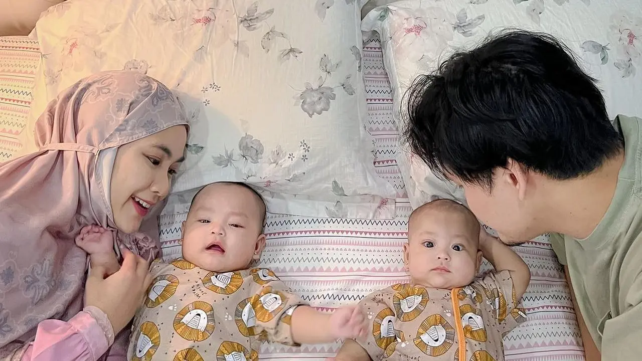 Anisa Rahma bersama suami dan buah hati (Instagram/anisarahma_1)