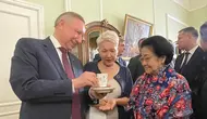 Gubernur St. Petersburg, Alexander Beglov menerima Presiden Kelima RI Megawati Soekarnoputri dan rombongan di Kantor Gubernur St. Petersburg, Rusia, Selasa (17/9/2024). (Foto: Dokumentasi PDIP).