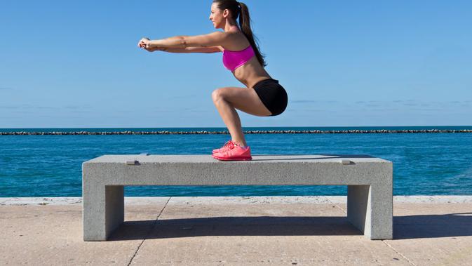 3 Manfaat Squat Jump Untuk Membentuk Tubuh Lebih Ideal Ragam Bola Com