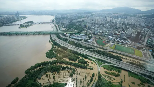 Luapan Sungai Han Banjiri Kota Seoul