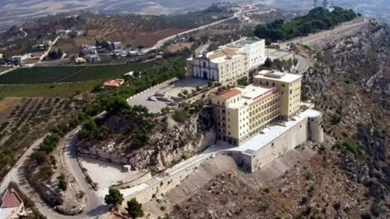 Hotel Hantu Sisilia