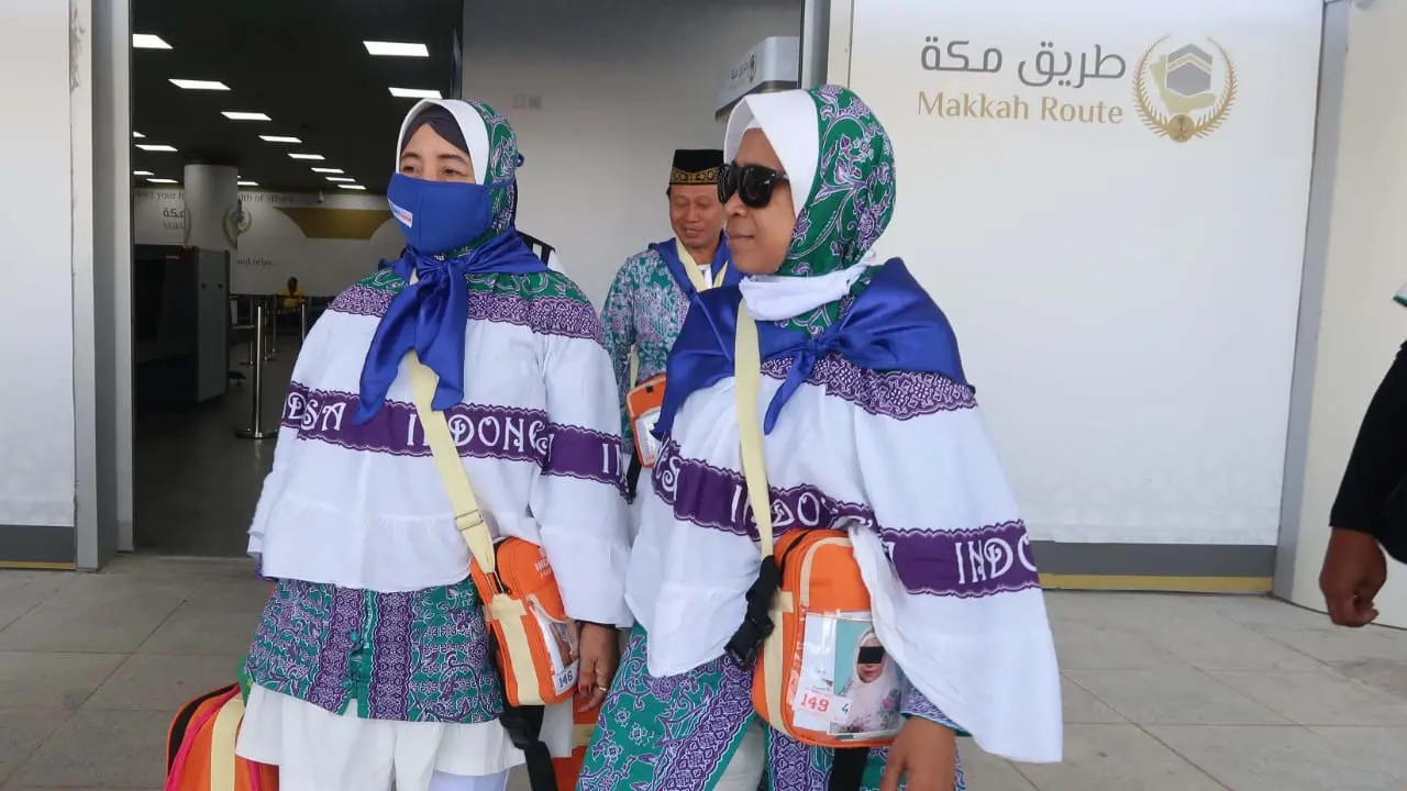 Keluarga Artapiah Armin Musahab saat di bandara. Foto: Darmawan/MCH