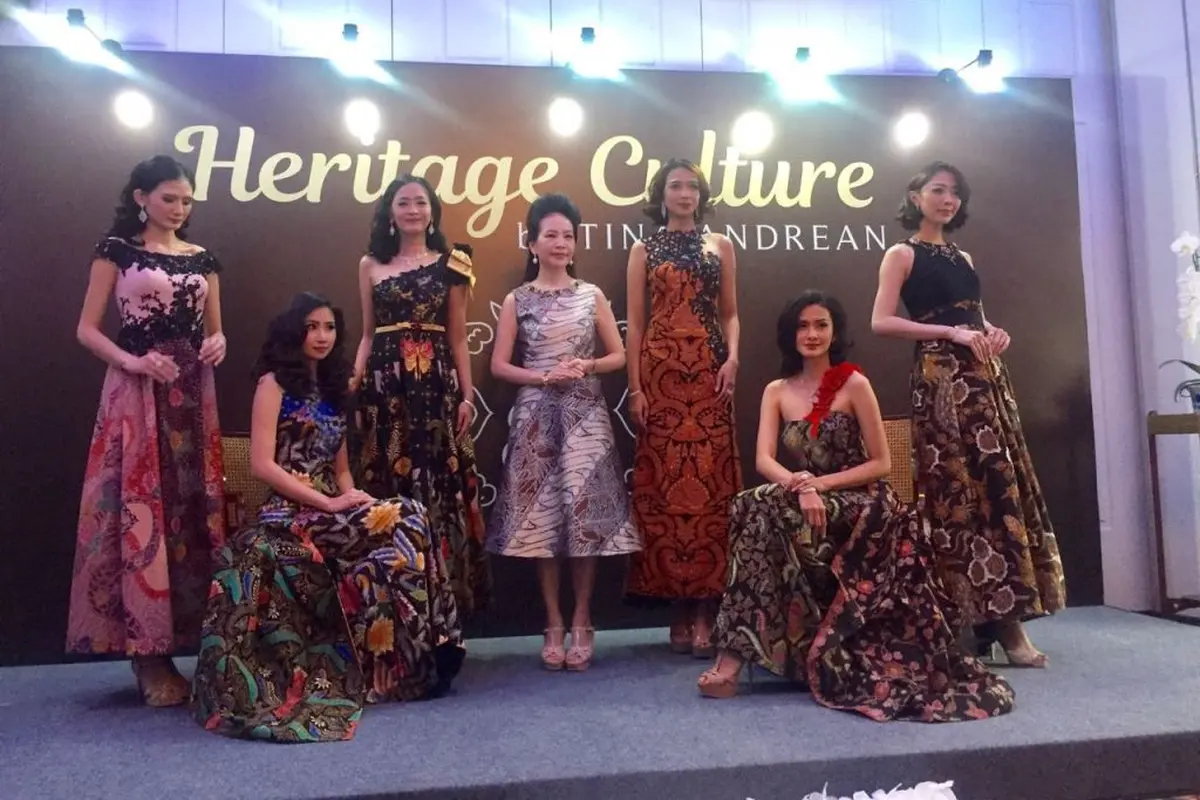 Tampil Modis dengan Batik Modern Bergaya Etnik