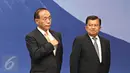 Wapres Jusuf Kalla (kanan) menghadiri perayaan HUT Kaisar Akihito yang digelar oleh Kedubes Jepang di kawasan Jakarta Selatan, Senin (14/12/2015). Rakyat dan pemerintah Indonesia mendoakan kesehatan bagi Kaisar Akihito. (Liputan6.com/Immanuel Antonius)