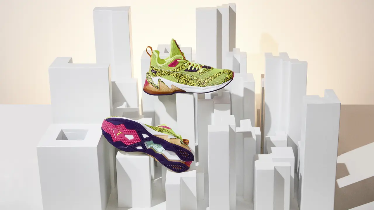 Pakai Sneakers Makin Nyaman dengan Bantalan Busana yang Inovatif