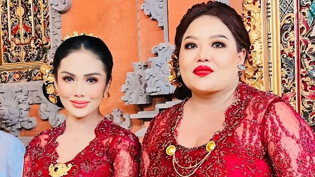 Pakai Kebaya Bali Warna Merah, Intip Potret Kompak Krisdayanti Bareng Calon Besan