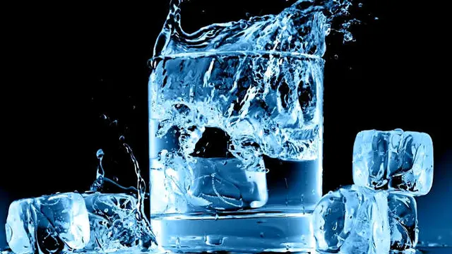 Fakta Banget, Sering Minum Air Es Bikin Perutmu Buncit!