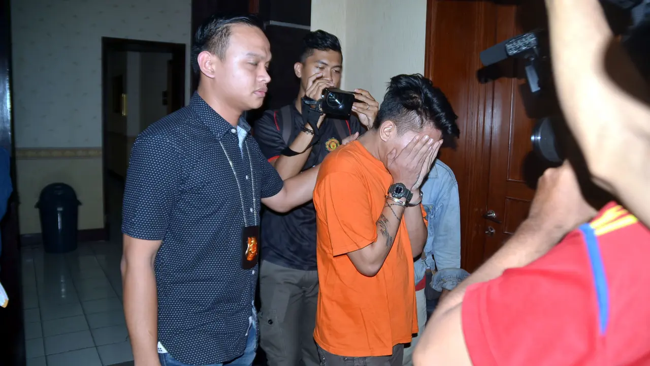 Ini Celana Dalam Artis AA yang Disita Polisi