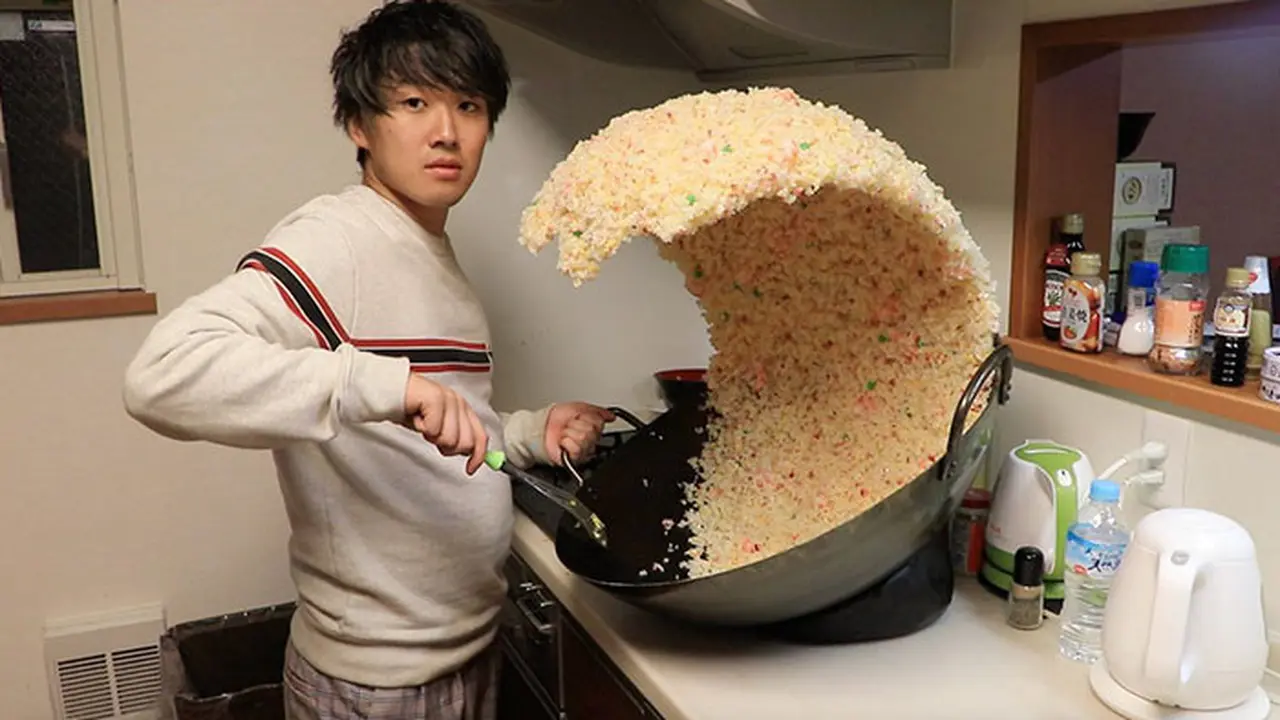 Youtuber Jepang masak nasi goreng