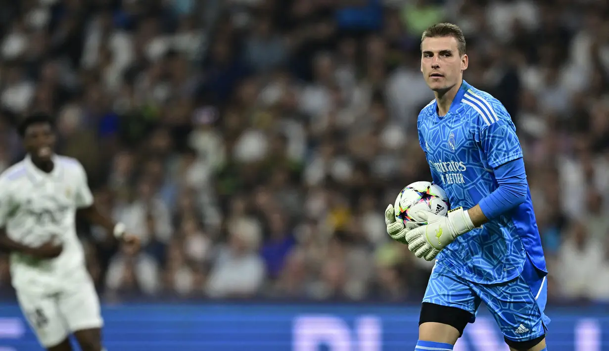 Saat mengikuti Piala Dunia U-20 hingga kini, Andriy Lunin tercatat sebagai pemain Real Madrid. Kala itu, Lunin direkrut Madrid pada bursa transfer musim panas 2018/2019. Namun jam bermain pria berusia 23 tahun tersebut masih minim karena kalah bersaing dengan Thibaut Courtois. (AFP/Javier Soriano)