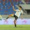 Pertandingan antara Timnas Indonesia U-22 melawan Filipina berjalan cukup ketat dan sengit. Tampak dalam foto, pemain Timnas Indonesia U-22, Muhammad Rayhan Hannan (kanan) berhadapan dengan penjaga gawang Filipina, Nicholas Guimaraes, pada laga perdana Grup C SEA Games 2025 di Stadion 700th Anniversary, Chiang Mai, Thailand, Senin (8/12/2025). (Bola.com/Bagaskara Lazuardi)