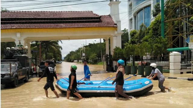 Ratusan Rumah Warga Medan Terendam Banjir hingga 2 Meter 