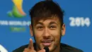 Neymar Jr mengaku terpesona dengan aura kecantikan pelantun lagu 'Same Old Love', Selena Gomez. (AFP/Bintang.com)