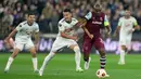 West Ham United sukses menaklukkan tamunya klub Serbia TSC Backa Topola dengan skor 3-1 pada matchday ke-1 Grup A Liga Europa 2023/2024. (AP Photo/Kin Cheung)