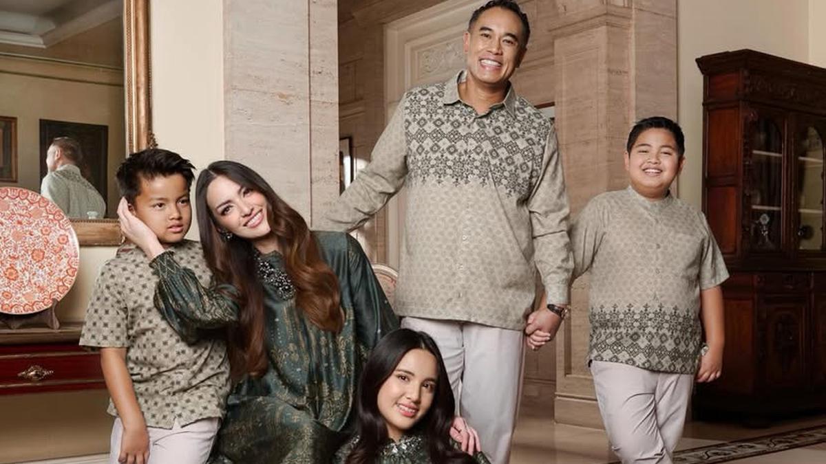 8 Inspirasi Baju Lebaran Sarimbit untuk Keluarga dari Selebritis, Nia Ramadhani hingga Citra Kirana