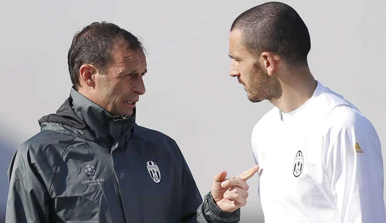 2. Leonardo Bonucci (Juventus) - Pemain Timnas Italia ini beberapa kali bersitegang dengan Massimiliano Allegri. Merasa tidak cocok dengan sang pelatih akhirnya bek 30 tahun ini memutuskan hengkang ke AC Milan. (AFP/Marco Bertorello)