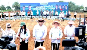 Wakil Menteri Pertanian (Wamentan) Sudaryono mengikuti Gerakan Tanam Jagung Serentak yang dipusatkan di Kabupaten Bengkulu Tengah, Sabtu (27/9/2025).