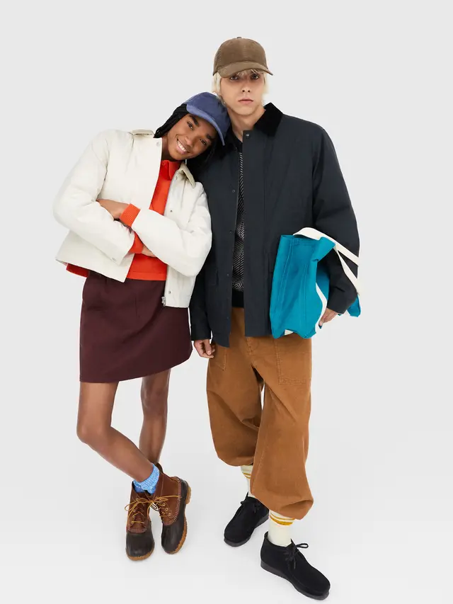 Koleksi Kolaborasi Jonathan Anderson x Uniqlo Berlanjut, Kemeja Boxy Crop nan Genderless Jadi Sorotan