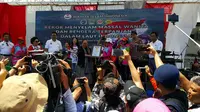 Ketua Wasi, Tri Suswati Tito Karnavian, saat menerima penghargaan dari MURI (Marco Tampubolon/Liputan6.com)