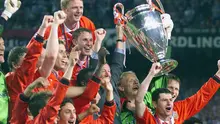 Para pemain Manchester United melakukan selebrasi usai menjuarai Liga Champions di Stadion Camp Nou, Barcelona (26/5/2020). Manchester United menang 2-1 atas Bayern Munchen. (AFP/Eric Cabanis)
